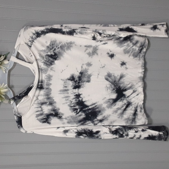 Shein Curve Tye Dye Cold Shoulder Top - Picture 2 of 8